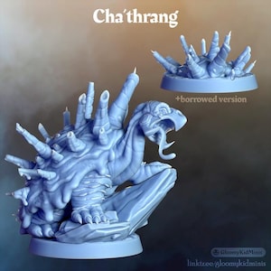 Pode incluir: Miniatura azul clara, impressa em 3D, de uma criatura chamada "Cha'thrang". A criatura tem um corpo semelhante ao de uma tartaruga com espinhos e protuberâncias em forma de vela. Uma segunda versão menor também é mostrada. A miniatura está em uma base redonda.