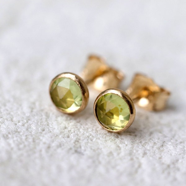 Peridot Stud Earrings, Tiny Peridot Earrings, August Birthstone, Green Earrings, SINGLE or PAIR, Gold or Silver 3mm 4mm 5mm Stud Earrings