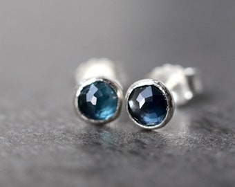 Teal Blue Sapphire Stud Oorbellen, Australische Sapphire Earstuds, September Birthstone Gift, 4mm Blauw Groene Saffier Sterling Zilveren Studs