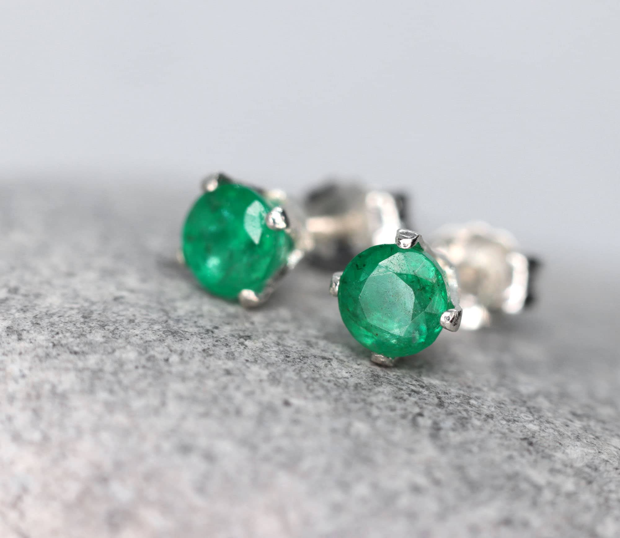 small emerald earrings studs