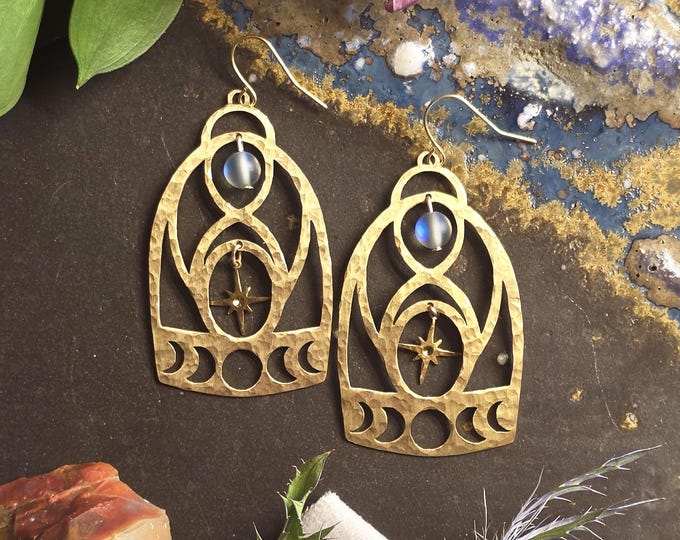Vulva Moon Phase Earring with Star