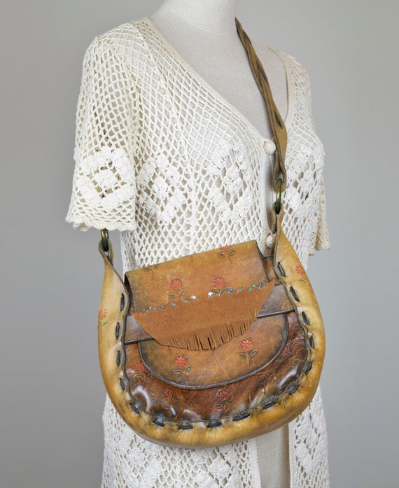 1970's Floral Tooled Leather Purse | Medium Size |