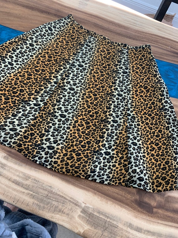 Leopard Print Design Woman’s Size 12 Boho Chic Sk… - image 1