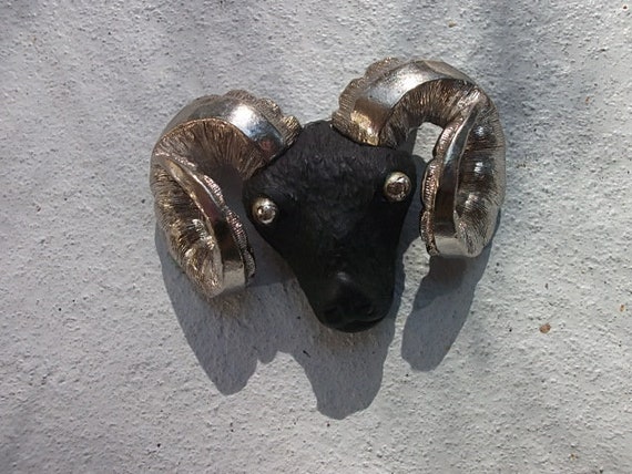 Ram Brooch Unsigned Black with Silver Tone Horns … - image 5