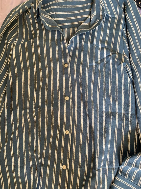 Halston Button Down Woman’s Medium Long Sleeve Fl… - image 9