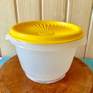 Vintage Tupperware Yellow #886 Bowl With Servalier Lid #812 - Mid Century Modern/1970s/Atomic/Retro Kitchen Storage