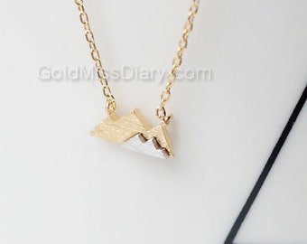 Gold Mountain layered Necklace, Dainty Mountain Pendant Necklace, two tone Mountain Necklace, Mountain Charm, Nature Jewelry, gift ideas