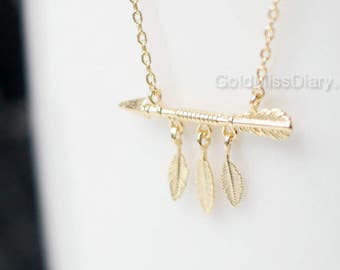 Gold feather Arrow Necklace, dainty simple everyday necklace, boho style arrow Charm, wedding, bridesmaid, birthday gifts,