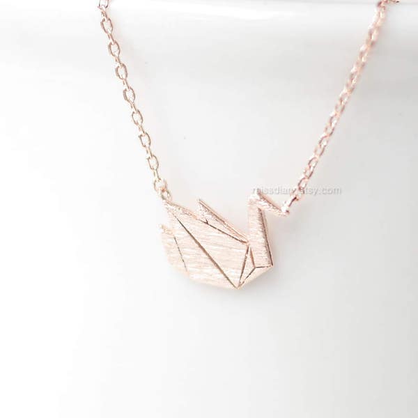 Collier cygne origami or rose , Collier cygne en papier, collier pour femme, Idées cadeaux / cadeaux de mariage / cadeaux de demoiselle d’honneur