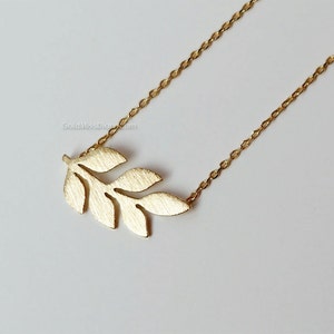 Leaf necklace in Gold. dainty handmade necklace, everyday, simple necklace birthday gifts, wedding gifts, bridesmaid gifts, gift ideas