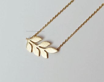 Leaf necklace in Gold. dainty handmade necklace, everyday, simple necklace birthday gifts, wedding gifts, bridesmaid gifts, gift ideas