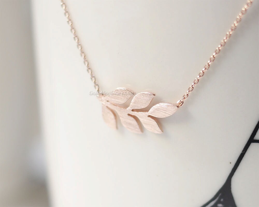 Leaf Necklace in Gold. Dainty Handmade Necklace Everyday - Etsy