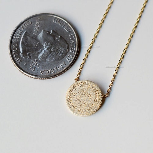 Mom love you necklace in gold, mothers day gift, gifts for mom, mom gifts, i love you shops mom necklace, birthday gift