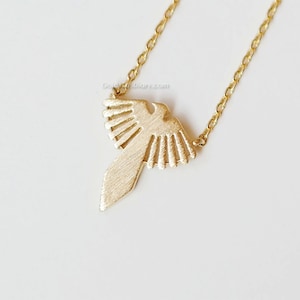 Ausbreiten Flügel Adler Halskette in Gold, Vogel Halskette, Adler Halskette, niedliche Halskette Frauen Halskette, Brautjungfer Geschenk, Mädchen Halskette