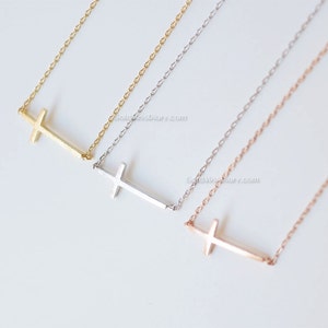 Collier croix latérale en or rose, collier croix maigre, collier délicat de tous les jours, mariage, anniversaire, cadeaux de demoiselle d&#39;honneur,