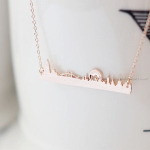 London skyline necklace in rose gold, London necklace, city necklace, UK jewelry, souvenir London, skyline necklace, necklace for woman