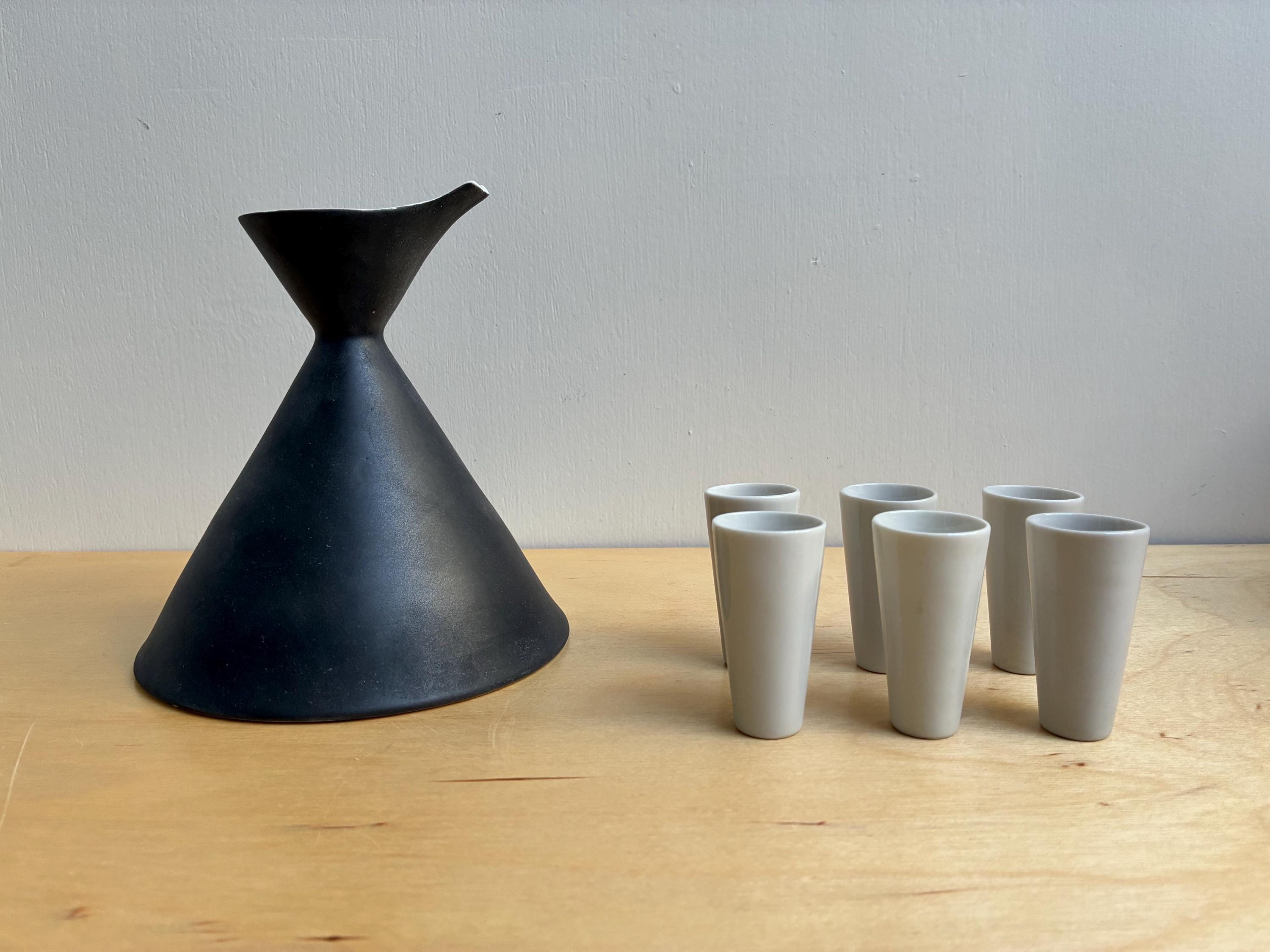 Kenji Fujita Porcelain Sake Carafe and Six Sake Cups Set for
