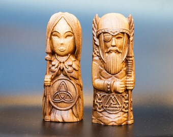 Mini Freya und Odin Kleine Holzskulptur für Altartisch 6 Zoll Statuette Holzkunst Geschenk