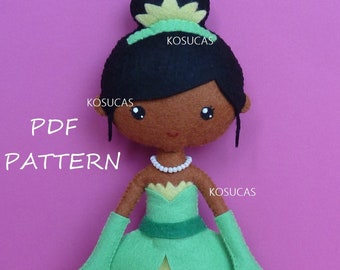 PDF sewing pattern to make felt doll inspired in Tiana.
