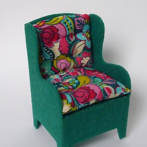 PDF tutorial to make a felt armchair.