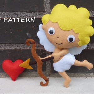 PDF pattern to make a felt Cupid.