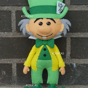 PDF tutorial to make a felt Mad Hatter. image 1