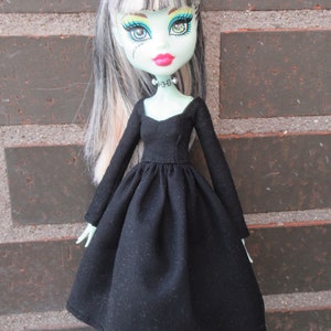 Basic dresses for Monster High dolls. Black