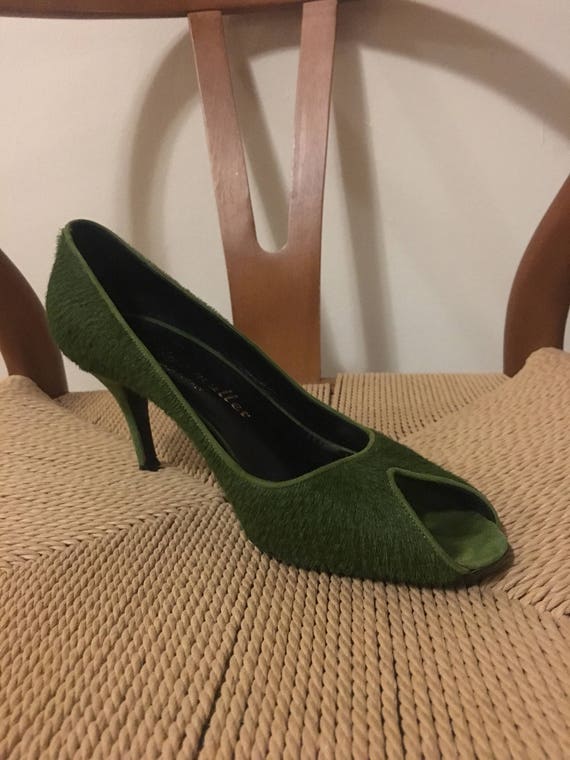 green peep toe pumps
