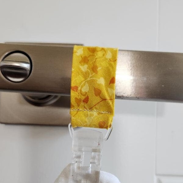 Towel Holder, Loop Style, Yellow Lea with clear clip