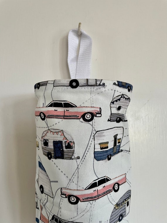 Porta sacchetto della spesa realizzato con tessuto per la