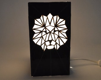 STAINED GLASS LAMP, Vidrio manchado patrón León, Lámpara de escritorio, Lámpara de noche, Lámpara de cabecera, Lámpara hecha a mano, Lámpara única, Noche de luz, Art Deco