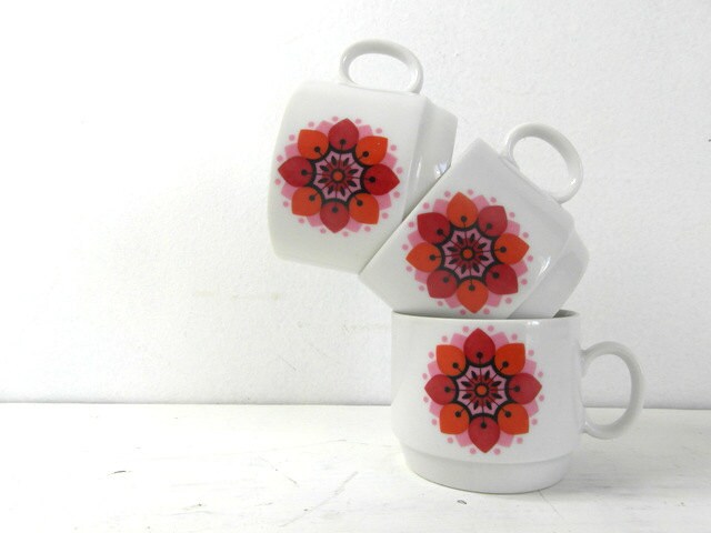 3 Très Jolies Tasses A Café Expresso.