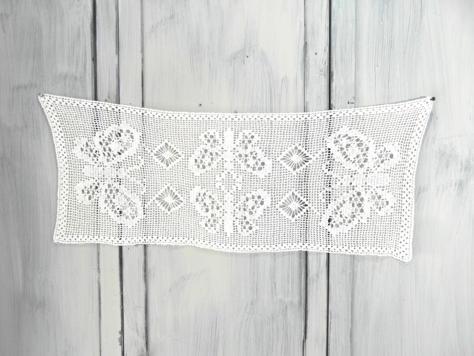 Un Très Joli Napperon en Coton Dentelle, Fait A La Main, Vintage