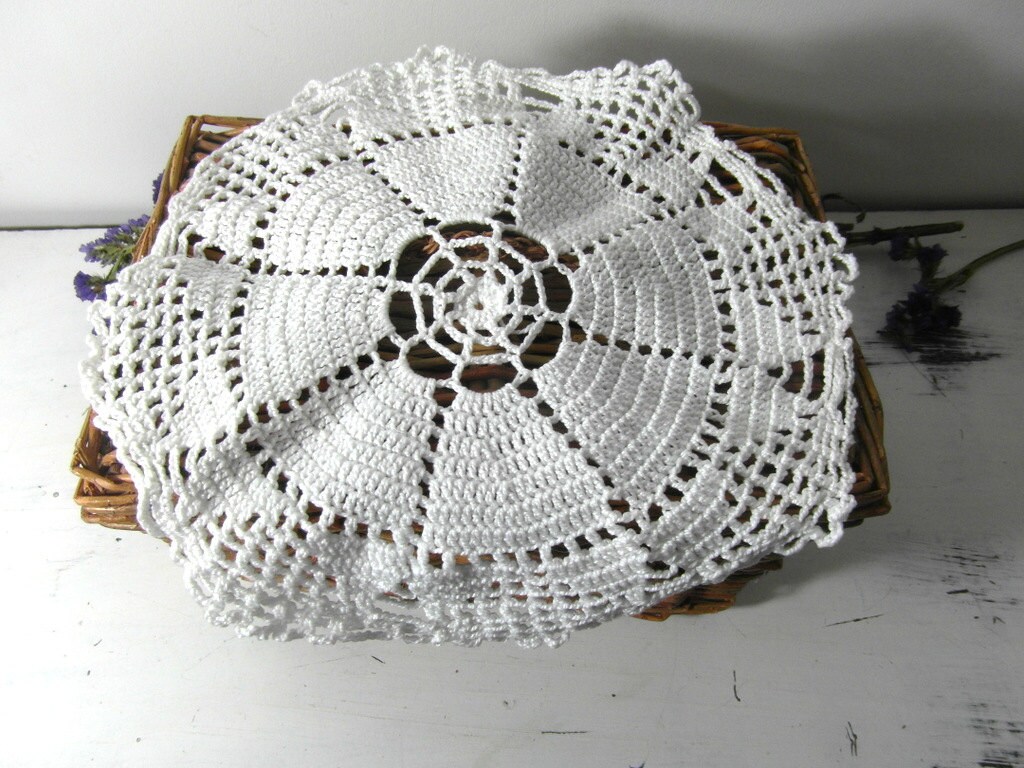 Ancien Napperon Rond, en Dentelle Crochetée Français Coton Blanc.
