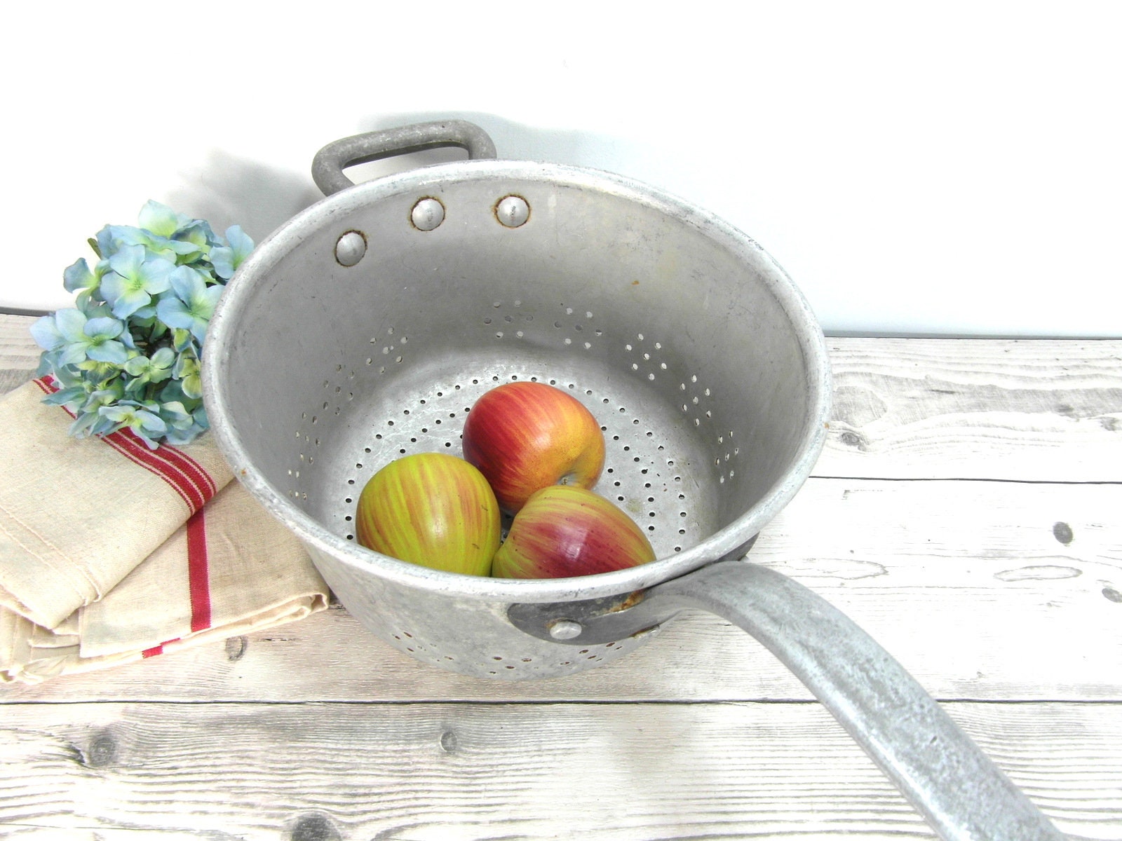 Énorme Passoire Industrielle avec Poignée