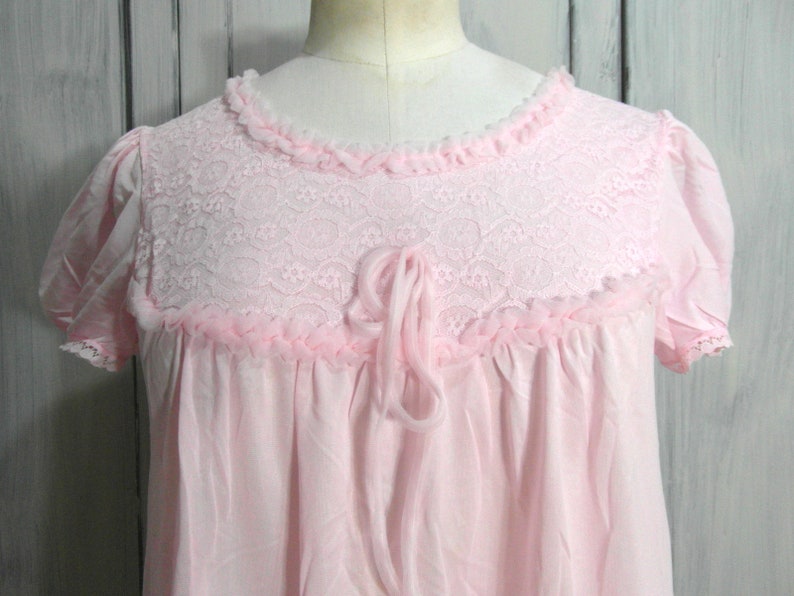 vintage lingerie size S M Romantic pink nylon nightie pink nightie