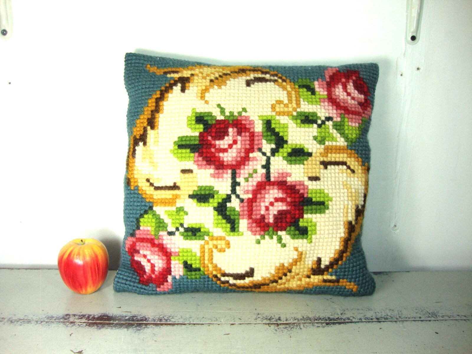 Coussin Fait à La Main, Point d'aiguille, Vintage.