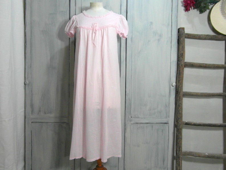 vintage lingerie size S M Romantic pink nylon nightie pink nightie