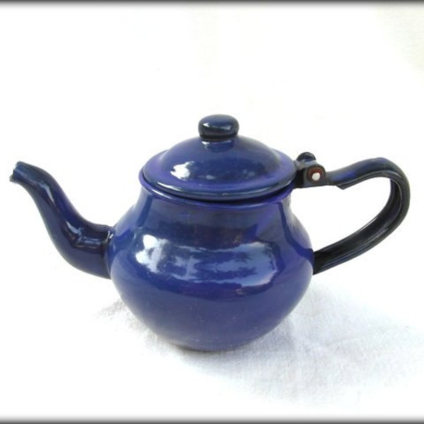 Blue enamelware teapot, coffee pot with lid. Blue enamelware. Frnch vintage enamelware.