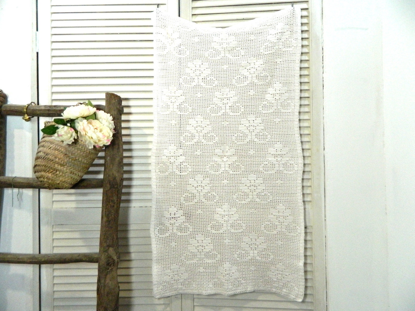 Un Grand Rideau/Nappe de Table en Coton, Fait Main Dentelle, Vintage.