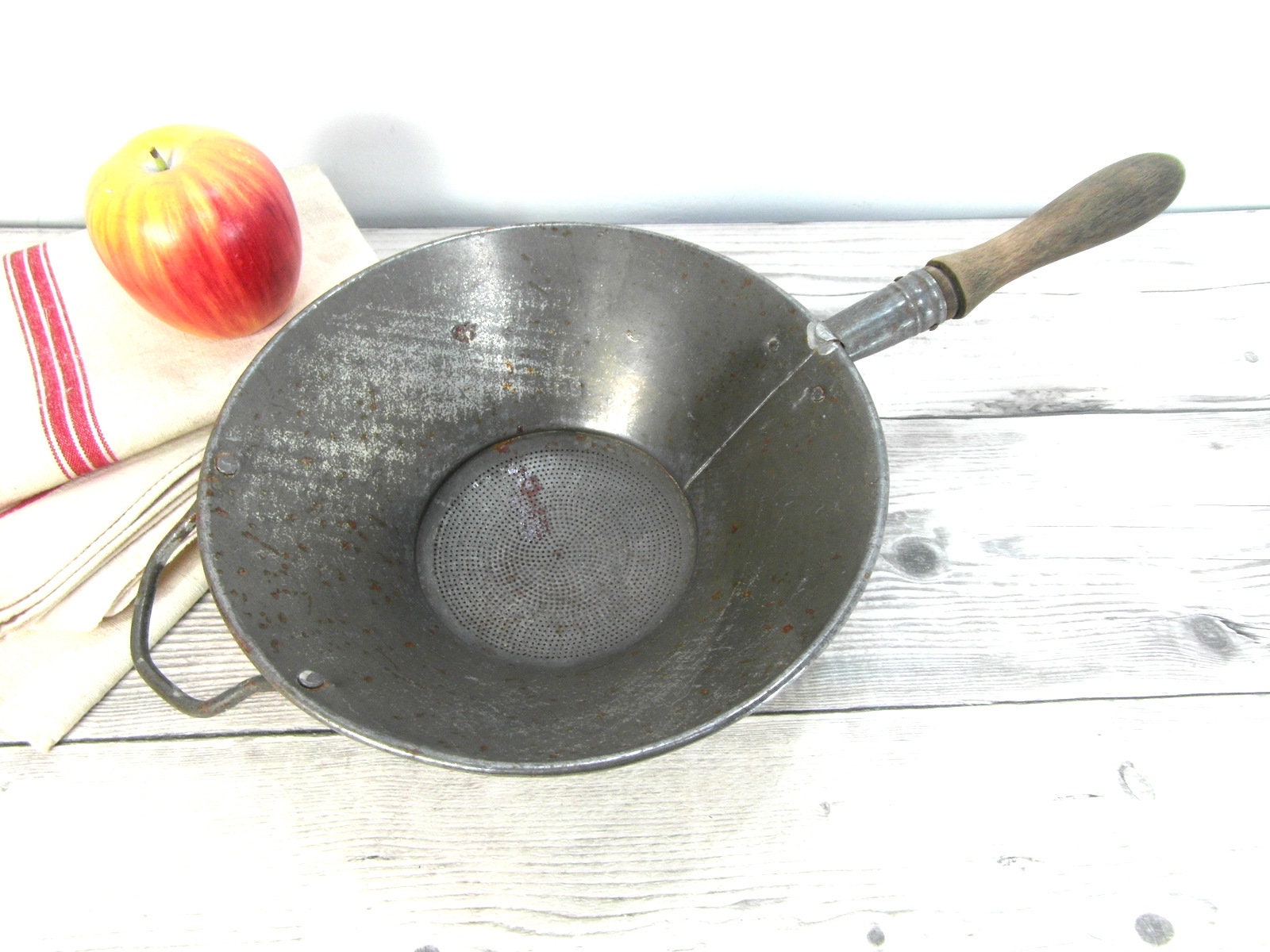 Ancienne Passoir/Tamis en Métal avec Manche Bois