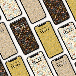 Puede incluir: Juego de tres tazas de cerámica con acabado mate moteado. Las tazas son de color crema, gris claro y gris oscuro. Cada taza tiene un diseño simple y minimalista.