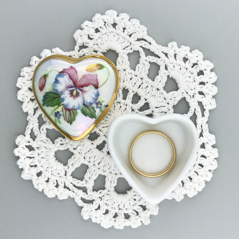 Heart Shape Red Rose Engagement Ring Box Pink Rose Party Favor Gifts Wedding Proposal Tooth Fairy Sorority Pin Lavendar Pink Pansy