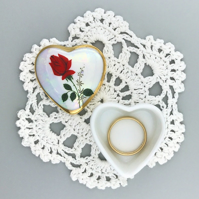 Heart Shape Red Rose Engagement Ring Box Pink Rose Party Favor Gifts Wedding Proposal Tooth Fairy Sorority Pin Lavendar Pink Pansy