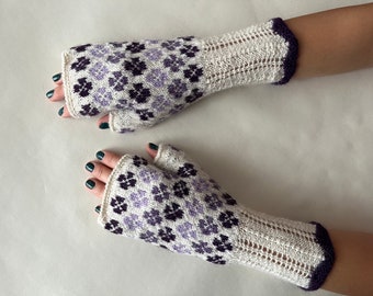 Knitted of ALPACA, wool and polyamide. Patterned colorful (white, purple) fingerless gloves, fingerless mittens, wrist warmers. HANDMADE.