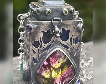 Green Spring Lantern Locket. Boho, Bohemian, Raw, Organic, Earthy, Witchcraft, Wabi Sabi, Light, Darkness, Spiritual Healing, Garden.
