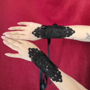 Gloves "Hawthorn". Gothic gloves with beaded lace