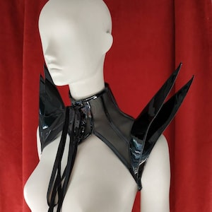 Shoulder-piece &quot;Dahlia&quot;. Mesh & PVC goth neck collar shoulder-piece. Corseted front and back. Maxi pointed shoulders. *Not boned*