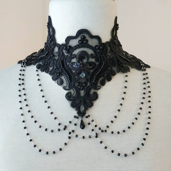 Tour de cou "Jonquilles". Collier gothique en dentelle avec perles et cristaux. Dos lacé