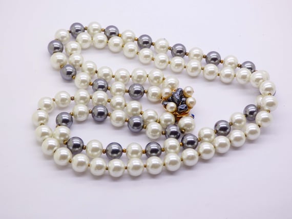 Miriam Haskell Black and White Glass Pearl Neckla… - image 1